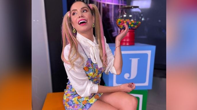 Andrea Escalona le dice adiós al frío y causa revuelo al asolearse desde Televisa