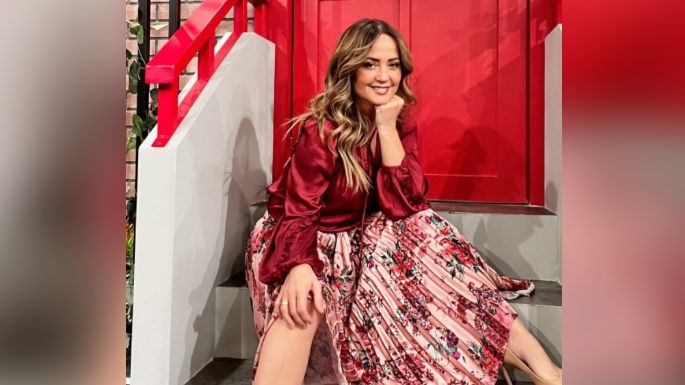 Andrea Legarreta se vuelve la sensación en Instagram al presumir pierna en Televisa