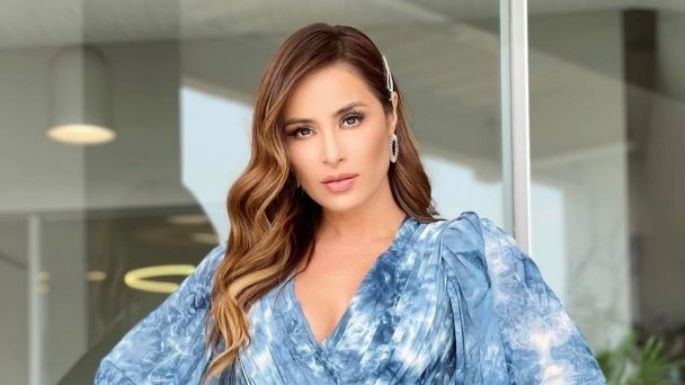 Cynthia Rodríguez presume cintura con coqueto vestido azul y enamora a todo TV Azteca
