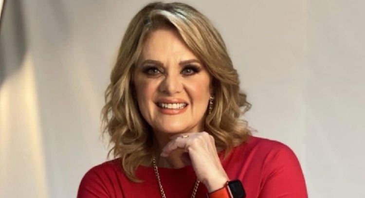Érika Buenfil reaparece en Instagram y deleita a sus seguidores con este elegante ‘outfit’ rojo