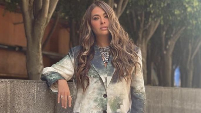 Galilea Montijo posa con coqueto outfit blanco y enamora a todo Televisa