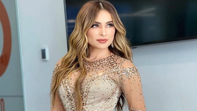 Cynthia Rodríguez aparece en 'VLA' con distinguido vestido verde y deja en shock a todo TV Azteca