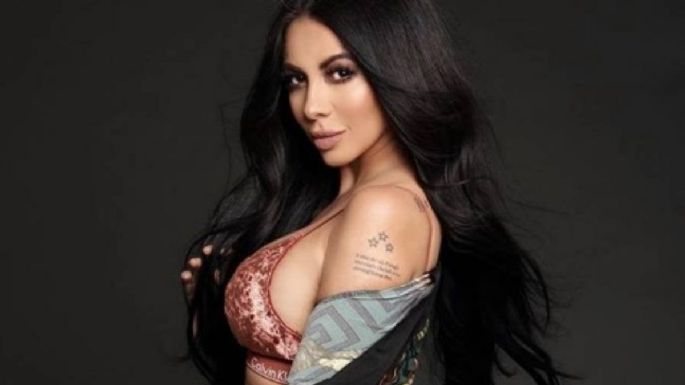 Jimena Sánchez roba suspiros al sacar su trasero de esta manera