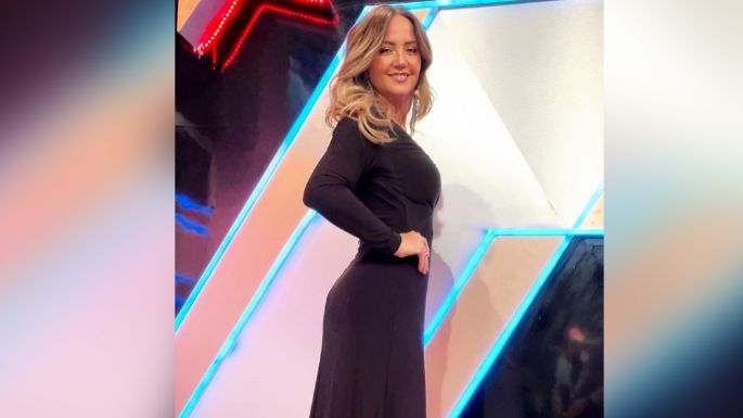 Andrea Legarreta posa con encantador vestido blanco y enamora a toda Televisa