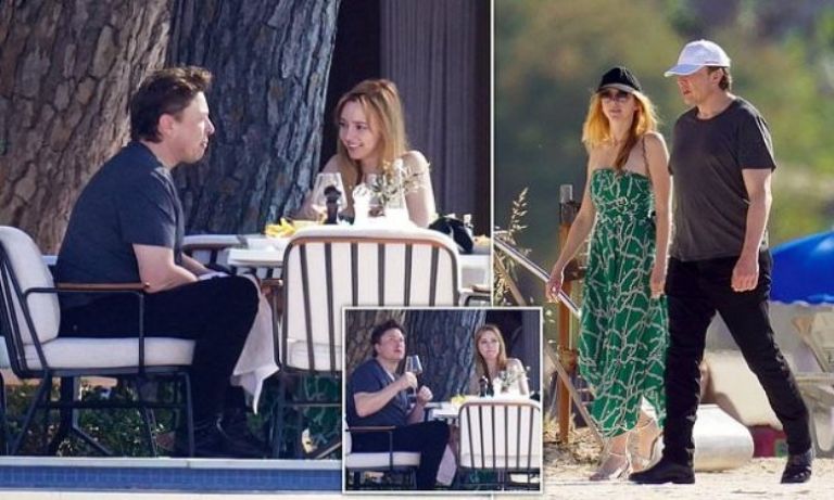 Elon Musk y Natasha Bassett