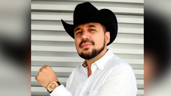 VIDEO: Fidel Rueda desata tremendo escándalo al empujar a mujer en plena presentación