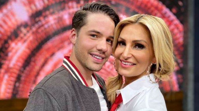 ¿Romance en 'VLA'? Captan a Anette Cuburu al besar a William Valdés en TV Azteca