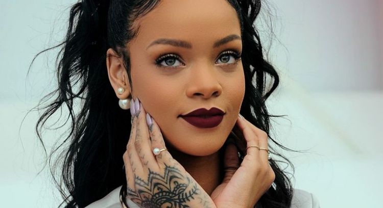 Rihanna da conferencia de prensa previo a su presentación en el 'Super Bowl' y esto dijo