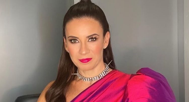 FOTO: Ingrid Coronado presume figura con este ceñido bañador azul y deslumbra todo Instagram