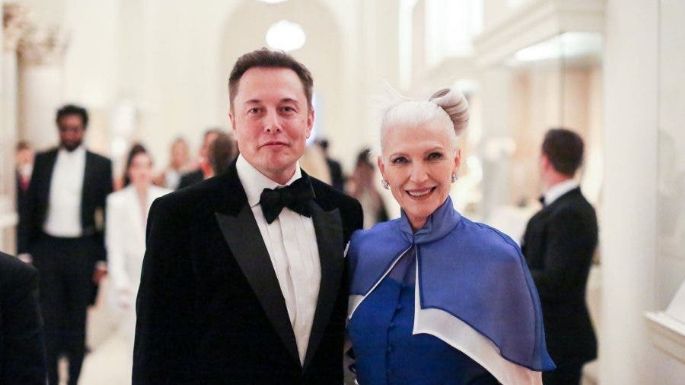 Madre de Elon Musk revela que cuando lo visita tiene que dormir en un garaje