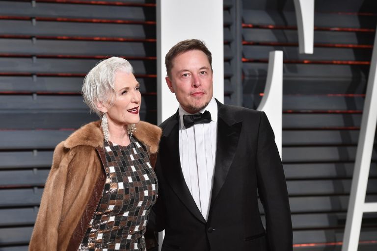 Elon Musk y madre