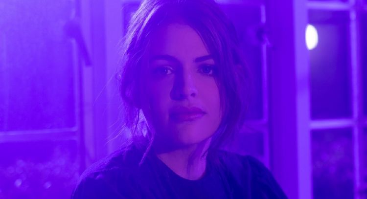 Indy, la hermana menor de Lorde, lanza su nuevo y nostálgico sencillo 'Hometown'; escúchalo aquí