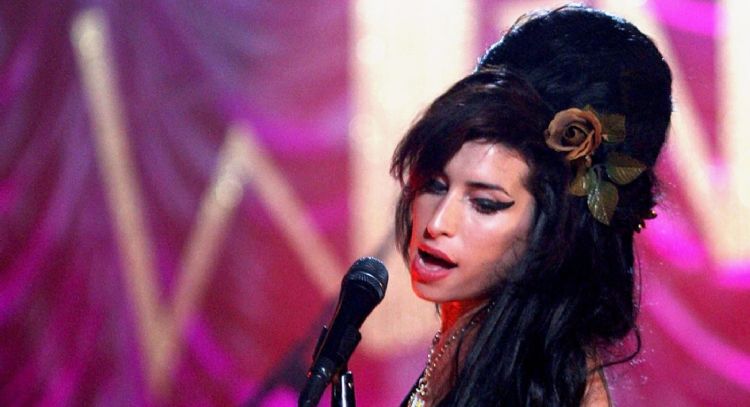 Filtran primeras imágenes de película biográfica de Amy Winehouse, 'Back to Black'