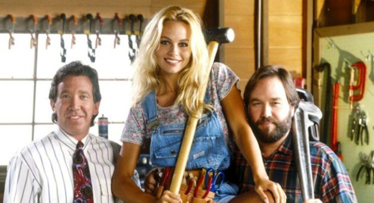 Pamela Anderson acusa a Tim Allen de mostrarle sus partes privadas y él le responde