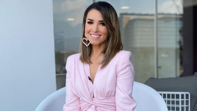 Desde TV Azteca, Laura G se enfunda en encantador 'outfit' rosa y le llueven halagos en Insagram