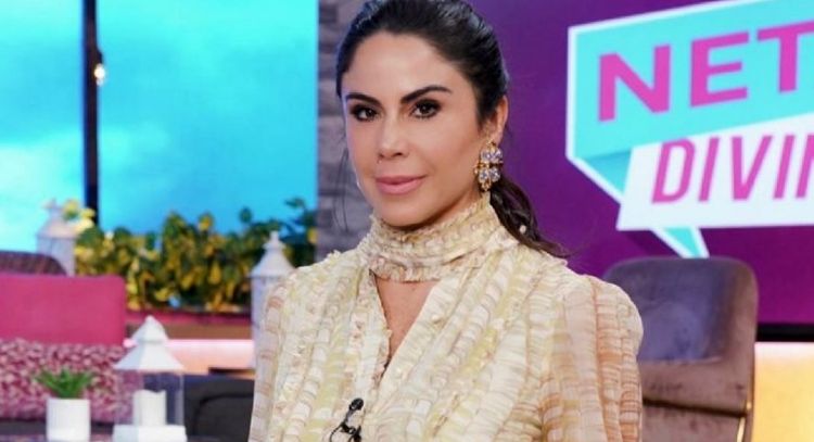 Desde 'Netas Divinas', Paola Rojas luce encantador 'look' de mezclilla, ideal para esta temporada
