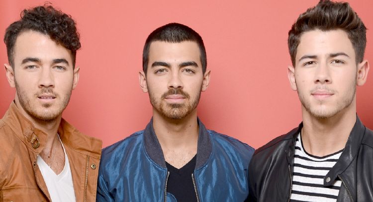 Jonas Brothers habla de su 6to disco inspirado en los Bee Gees