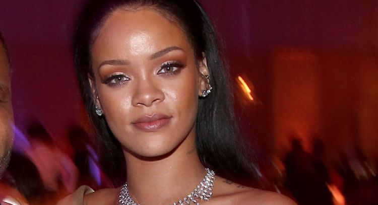 Revelan que Rihanna llevará a su bebé a su presentación en el Super Bowl