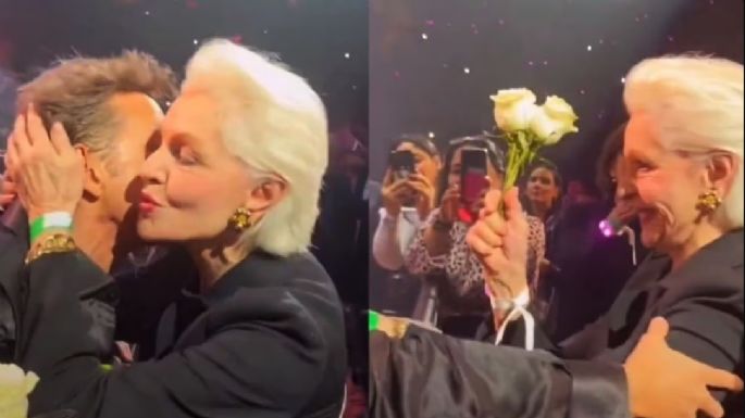Luis Miguel sorprende a Carolina Herrera con un beso y flores en pleno concierto; mira aquí el VIDEO