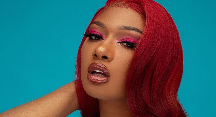 Megan Thee Stallion inicia la temporada de Halloween con su tradicional look de calabaza