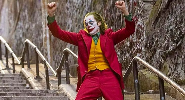 Joaquin Phoenix baila bajo la lluvia en una nueva imagen de 'Joker: Folie à Deux'; mírala aquí