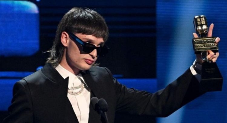 Carla Estrada rompe el silencio sobre los rumores de parentesco entre Peso Pluma y Adela Noriega