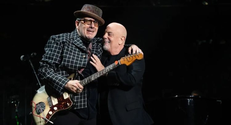 Elvis Costello y Billy Joel deleitan a sus fans e interpretan juntos 'Pump It Up' y 'Allentown'