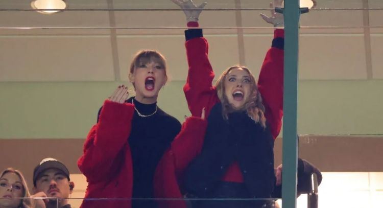 VIDEO: Taylor Swift es vista apoyando a Travis Kelce en el partido de Packers vs Chiefs