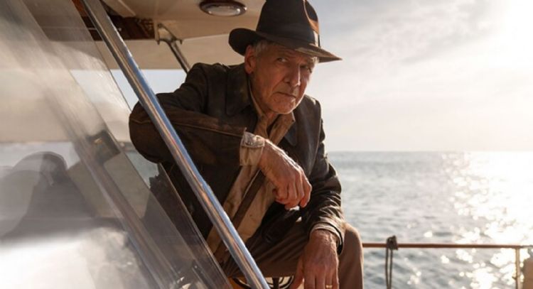 'Indiana Jones 5': Mira a Harrison Ford saltar de un avión en el trailer de 'El día del Destino'