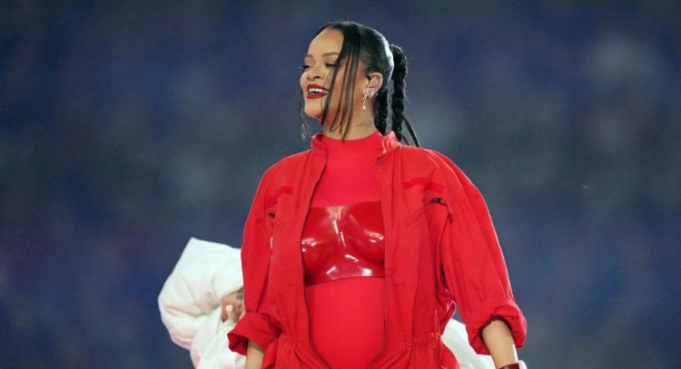 FOTOS: Revelan que Rihanna traía en el Super Bowl 1.2 mdd en diamantes