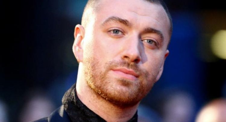 Arremeten contra Sam Smith por su actuación “satánica” y “grotesca” de su gira