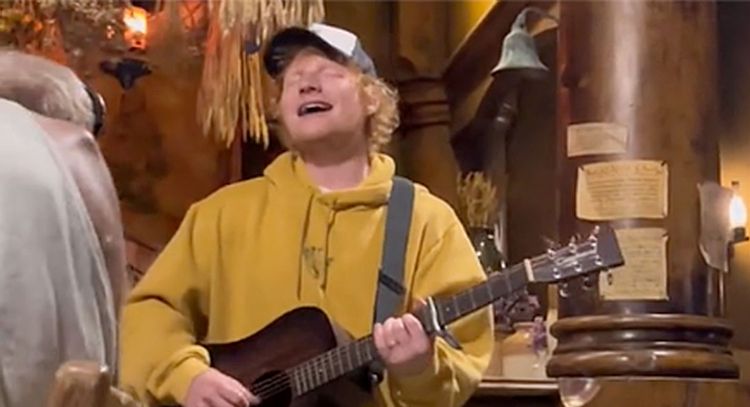 Ed Sheeran sorprende a fans de 'El Hobbit' en Nueva Zelanda con una interpretación de 'I See Fire'