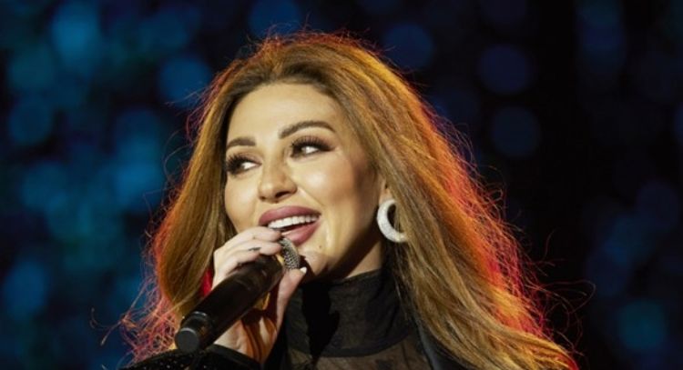 La cantante del tema de la Copa Mundial, Myriam Fares, edita un video ofensivo por esta razón