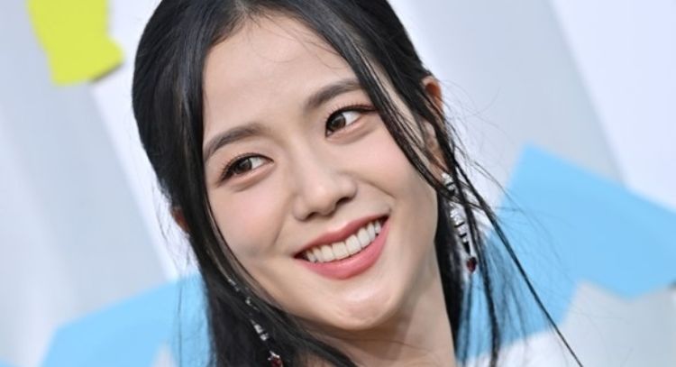 Jisoo de Blackpink da un adelanto de su sencillo debut 'Flower' en un nuevo video; míralo aquí