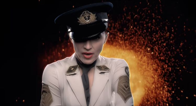 Madonna lanza video musical de 'American Life' que originalmente fue prohibido  hace 20 años