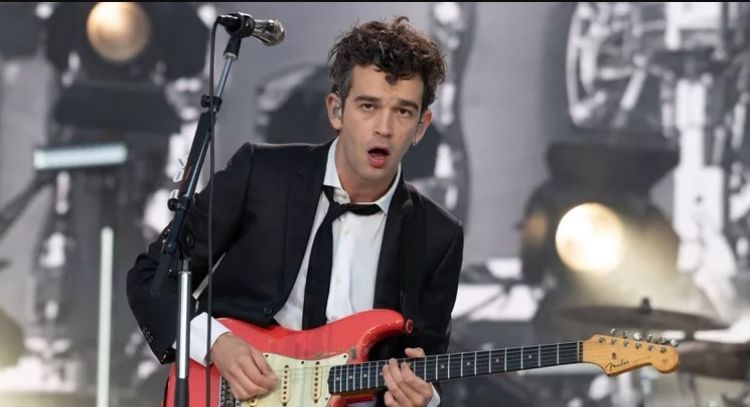 Matty Healy habría hecho una referencia al rumor de su romance con Taylor Swift durante un festival