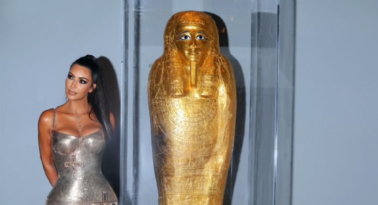 Zachary Quinto se muestra impresionado por las habilidades de actuación de Kim Kardashian en 'AHS'