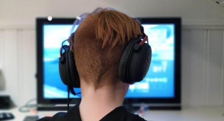 Gamers están preocupados por su salud después de que el streamer Curtoss revelara esto de su cabeza