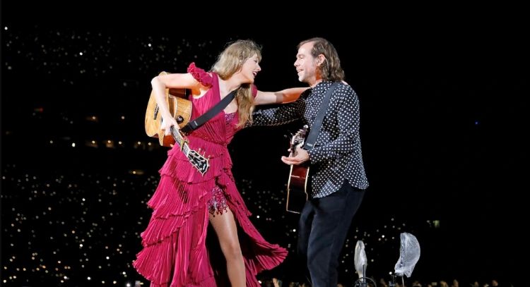 Taylor Swift actúa junto a Aaron Dessner por primera vez en su reciente concierto en Pittsburgh