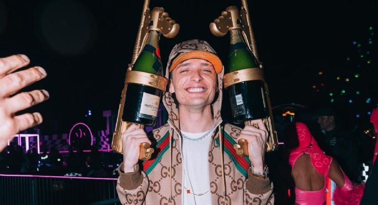 Peso Pluma anuncia su regreso a México con el lanzamiento de Génesis y una gira nacional