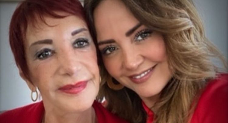 Televisa: Andrea Legarreta enfrenta la tristeza tras la muerte de su madre ¿De qué murió?