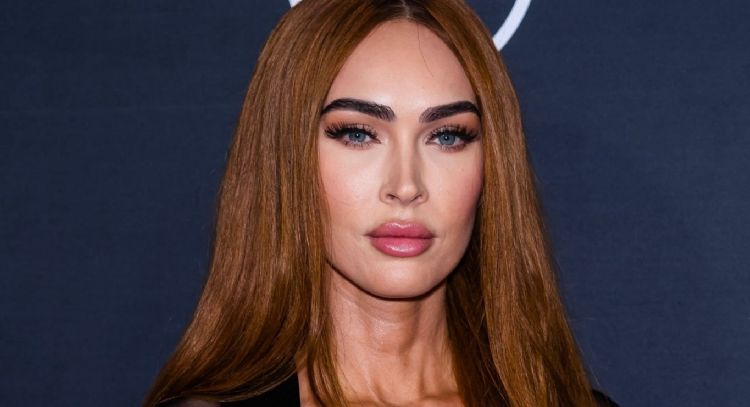 Megan Fox deslumbra con fotos picantes en la playa y levanta suspiros con su ropa mojada