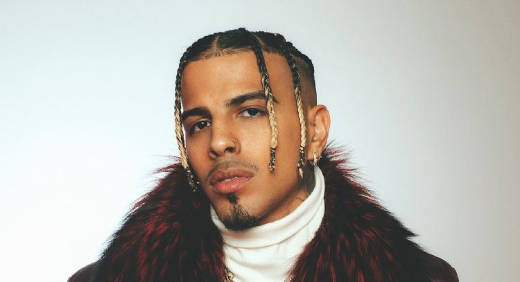 Rauw Alejandro disfruta de romántica velada en París junto a una misteriosa mujer ¿Olvidó a Rosalía?