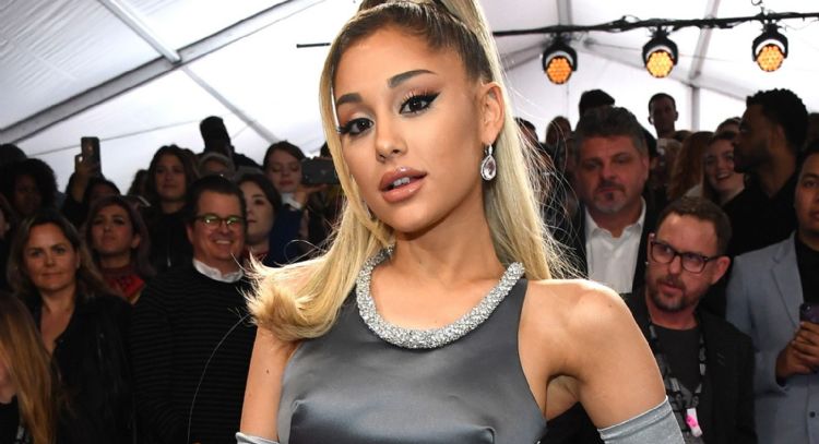 ¿Confirman romance? Ariana Grande y Ethan Slater serían descuidados y habrían sido vistos besándose