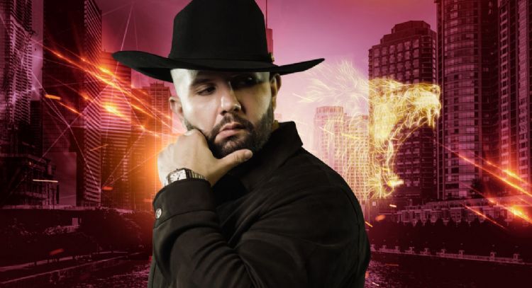 Carín León sorprende a los concursantes de 'La Casa de los Famosos' con su visita y apapacho musical