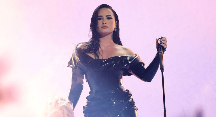Demi Lovato revela que 'Cool for the Summer' trata sobre una aventura secreta con una famosa