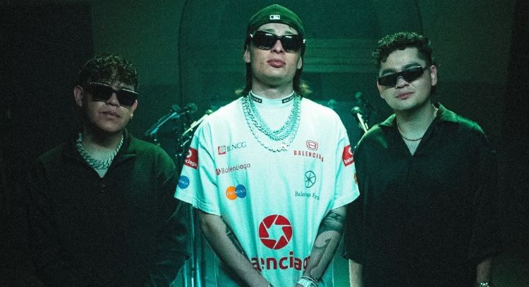 Peso Pluma, Jasiel Núñez y Junior H reflexionan sobre sus relaciones pasadas en el tema 'Bipolar'