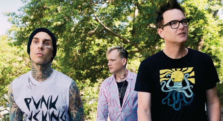 Travis Barker regresa con Blink-182 para reanudar su gira por Europa luego de emergencia familiar