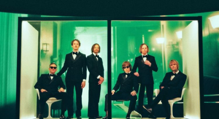 Cage the Elephant explora las complejidades de un romance tumultuoso en el sencillo 'Neon Pill'