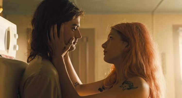 Joe Keery y Camila Morrone son un dúo peligroso en el primer tráiler de 'Marmalade'; míralo aquí